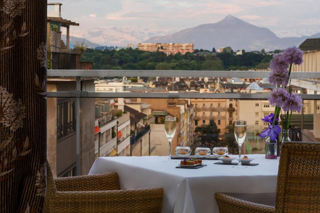 هتل رویال منوتل